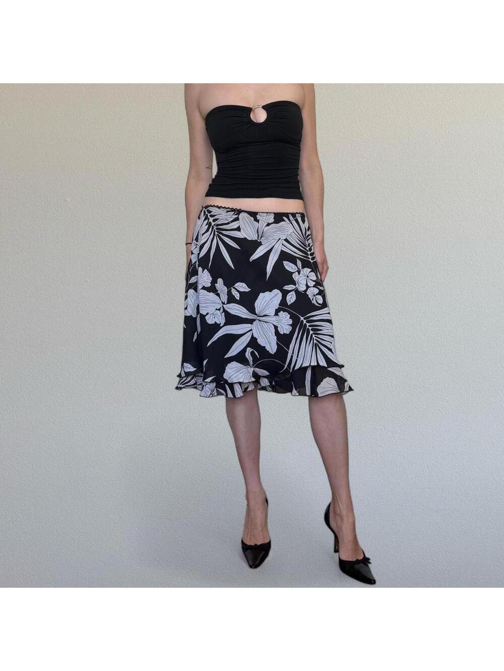 Y2K floral midi skirt from ninety. Best fits a S/M.
